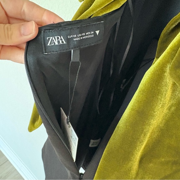 New with Tags Zara Mini Halter Dress with Green Velvet Bow - Picture 4 of 8